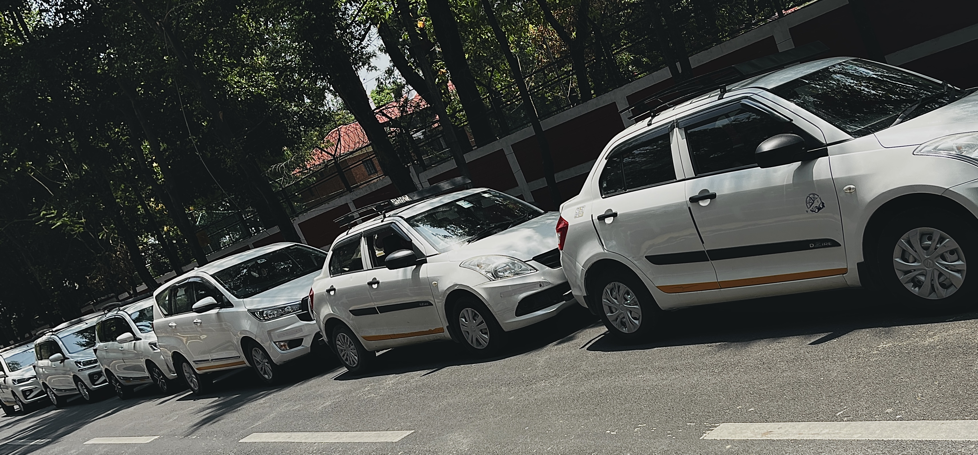 Dehradun Taxi Service fleet – clean sedan, SUV, and tempo traveller taxis in Dehradun and across Dehradun for airport transfers, local and outstation trips